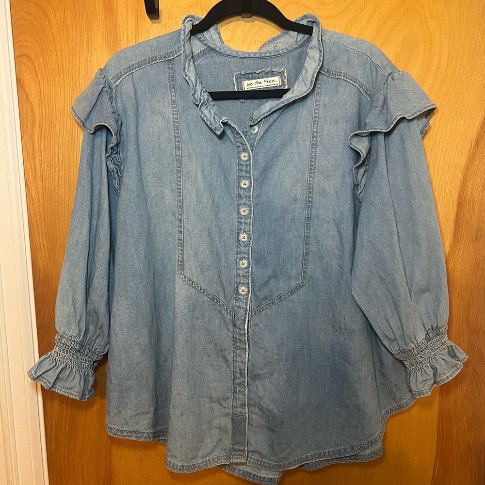 We The Free Woman’s Louise Denim Top Size Medium - Picture 3 of 9